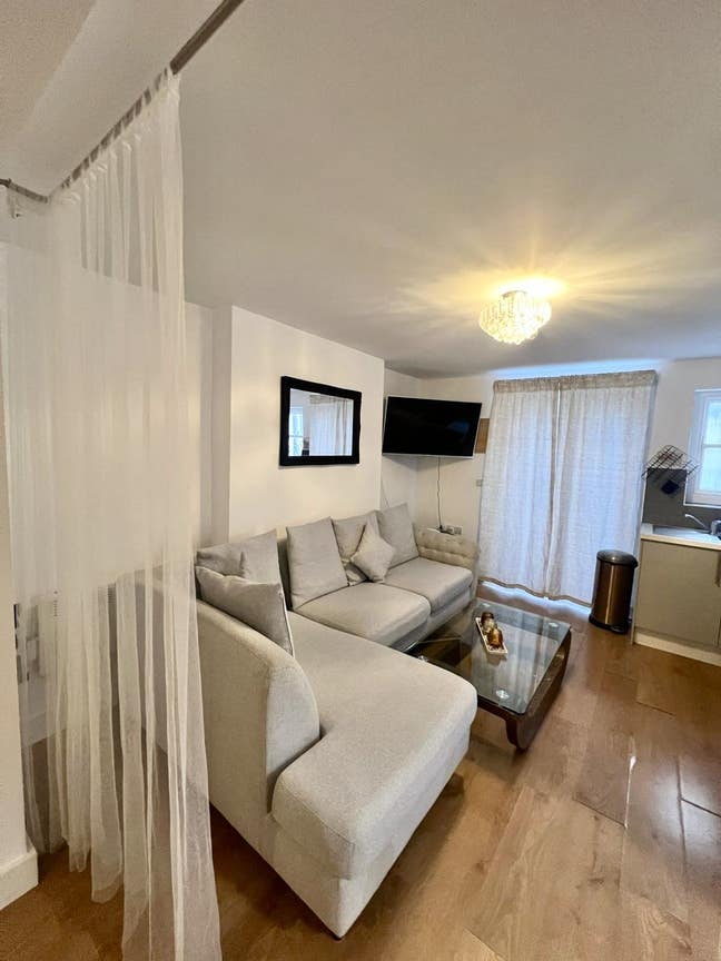 *All Bills Inc Lovely Large studio Brighton Hove* Main Photo