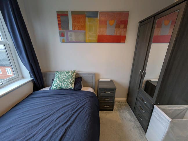 Fully furnished small double room (all bills inc) Main Photo