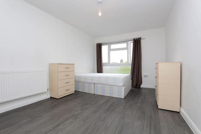 ***3 Stunning  Double Close to Tower Hill*** Main Photo