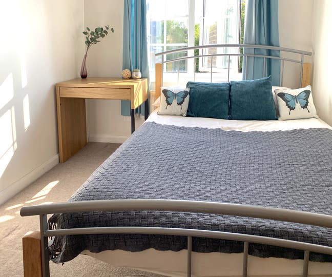 Wow! This amazing Sutton home is waiting for you! Main Photo