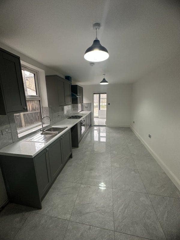 Large Double Opposite the Park & Close to Station Main Photo