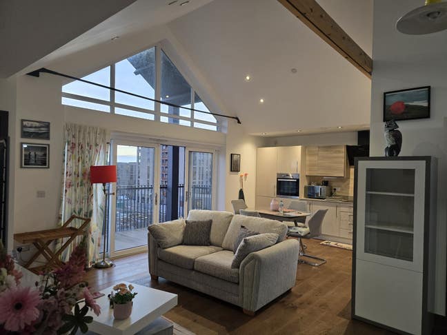 Double bedroom furnished with private bathroom Main Photo