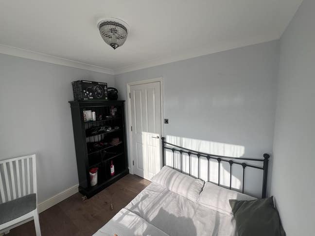 Room For Rent  Main Photo