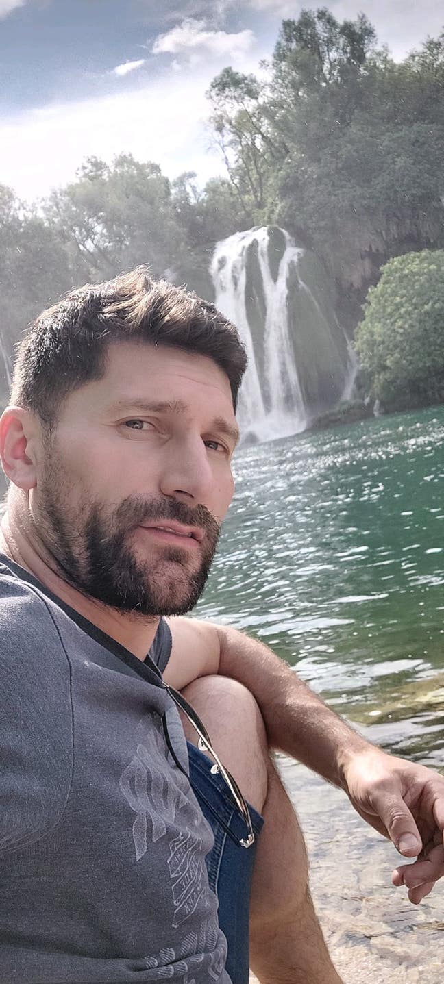 Professional Male seeks a single or double room  Main Photo