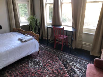 Rooms in wonderful flat by the park  Main Photo