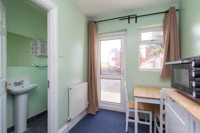 Lovely studio with garden access in Willesden Main Photo