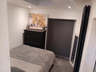 Double bedroom with en suite & private courtyard. Main Photo