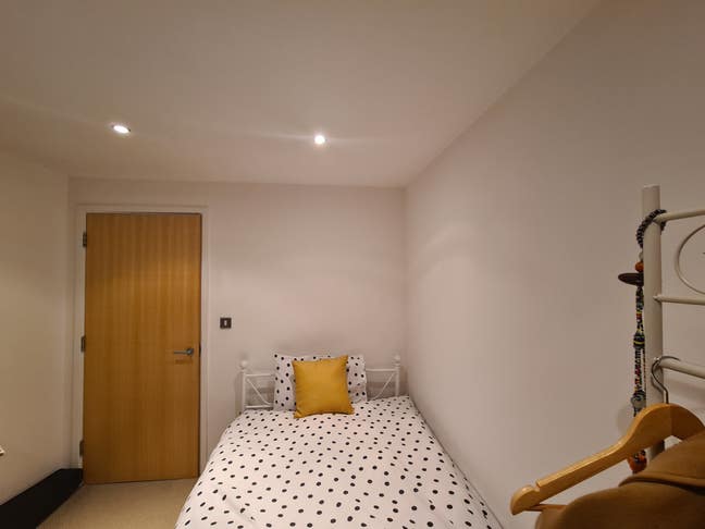  Ipswich  waterfront  apartment - Female Preferred Main Photo