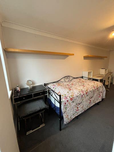 Double room to rent in penthouse/private bath en s Main Photo