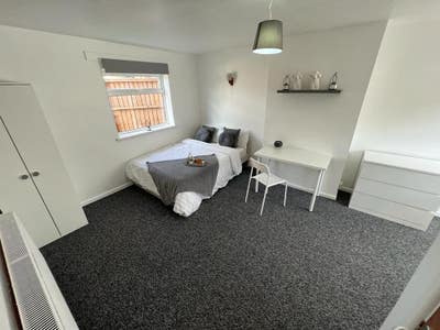 Fully furnished Room  Main Photo