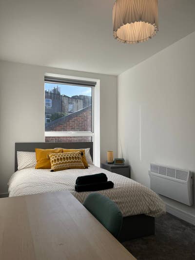 Double bedroom in modern apartment  Main Photo