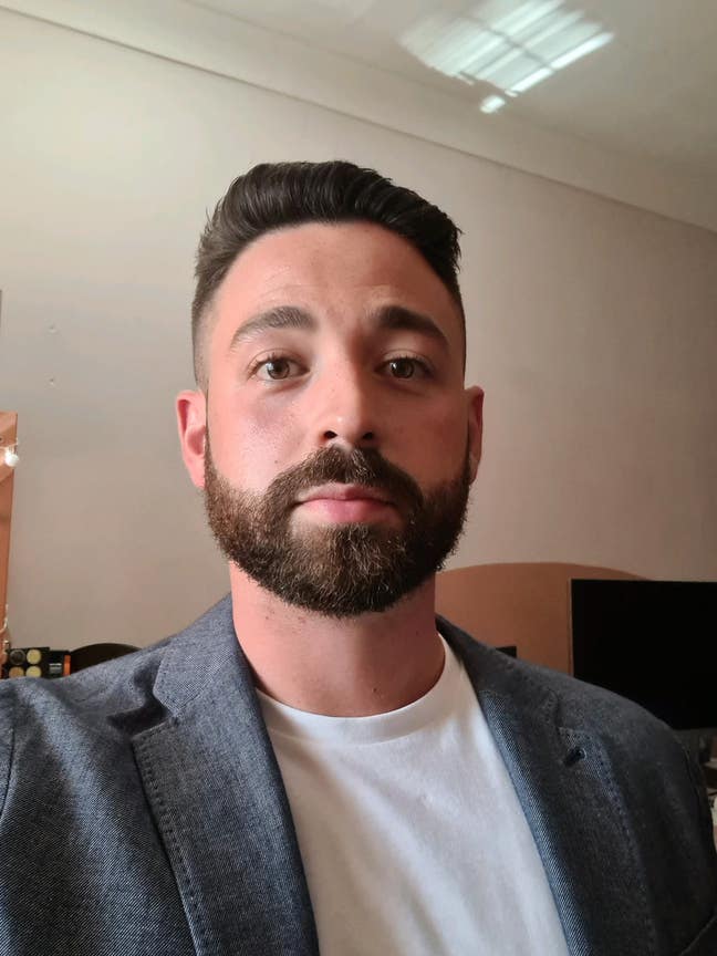 Professional seeking room Main Photo