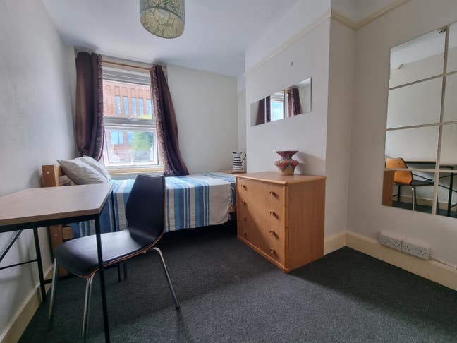 1 Min to Cccu, Student Double, Near Town, 1St July Main Photo