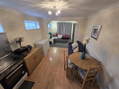 Self-Contained Double Bedroom in Luton Main Photo
