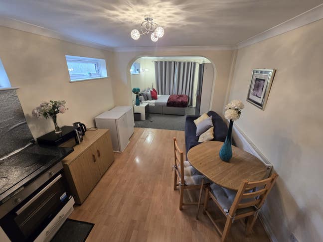 Self-Contained Double Bedroom in Luton Main Photo
