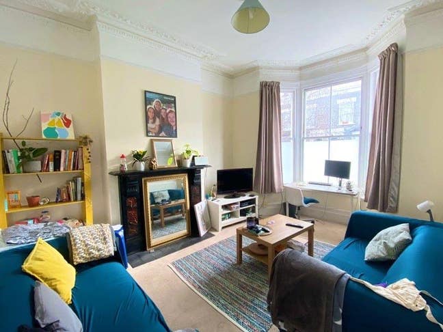 Massive double room in friendly home (zone 2) Main Photo