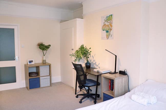 Spacious flat near Hove seafront all bills inc Main Photo