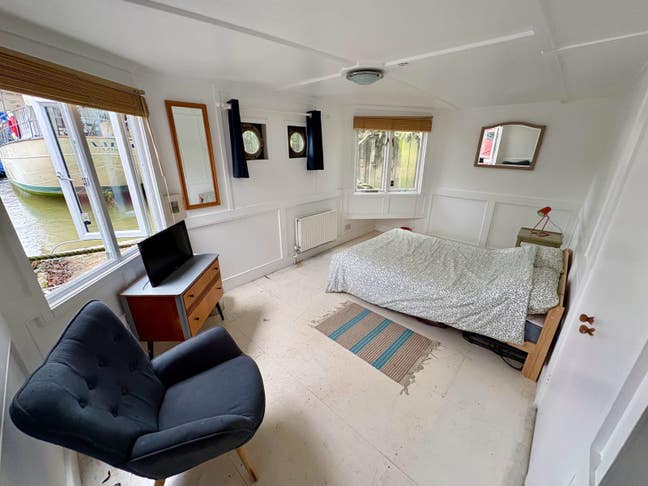 Studio Suite in Houseboat with River Views Main Photo