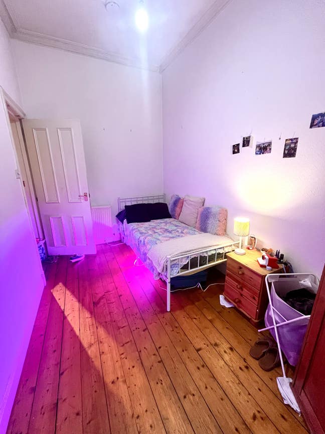 Cozy room in Edinburgh Main Photo