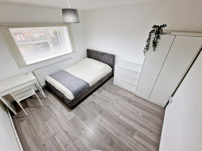 Beautiful fresh Rooms for rent at Donnington Main Photo