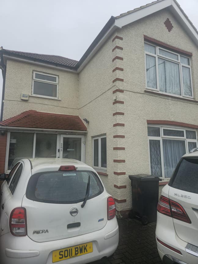Rent double room available  Main Photo