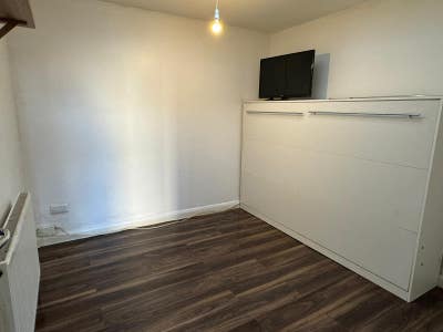 Studio Flat - All Bills Included!  Main Photo