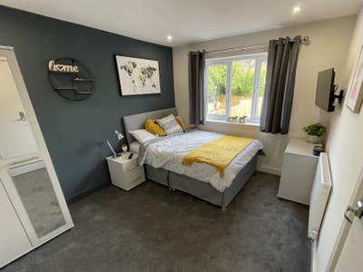 Stunning Large En-Suite Room in Stafford ST16 Main Photo