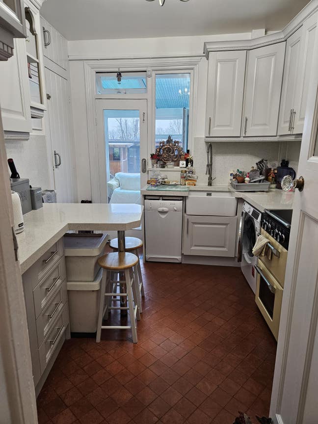 Double room in N13, Shared facilities-FEMALE Only Main Photo