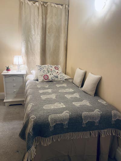 Spare room in CHISWICK  Main Photo