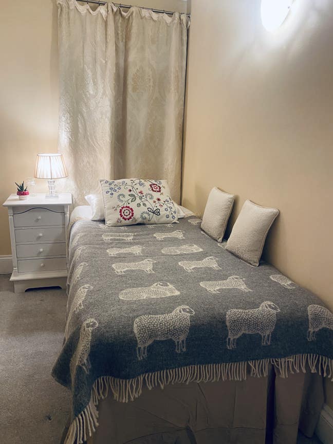 Spare room in CHISWICK  Main Photo