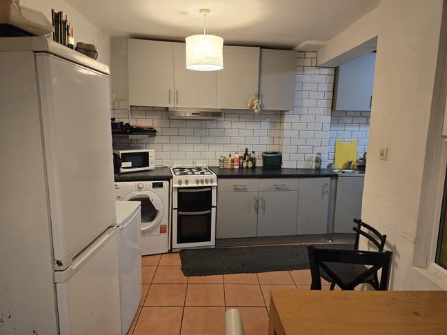 Rooms available in 4 bed house. Welcome home 🙏 Main Photo