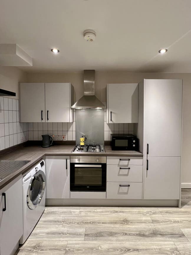 Spacious 1-Bedroom Apt in Belfast City Centre Main Photo