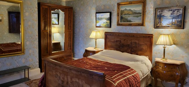 Large Elegant Room in Rambling Country House Main Photo