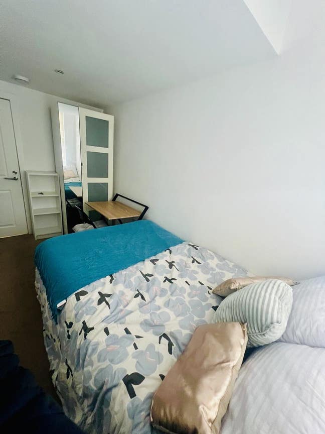 Double room (private toilet) + desk +All bills inc Main Photo