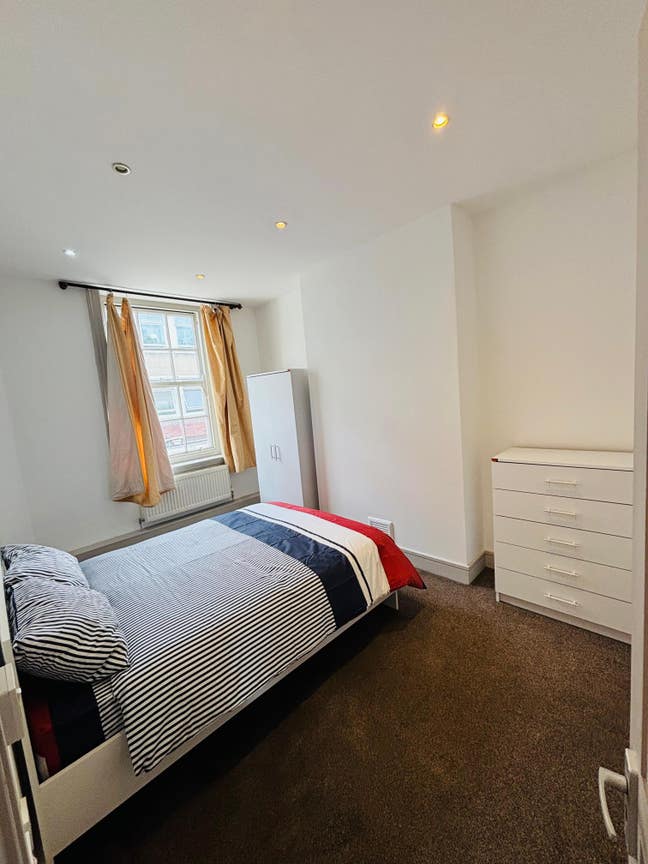 😍Large Room in Lewisham High Street Available🔥 Main Photo