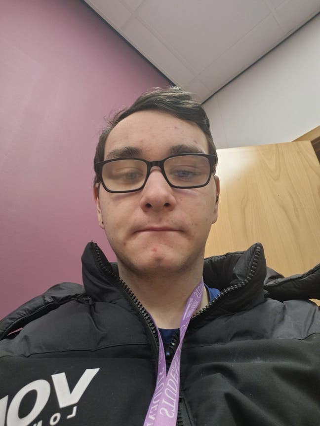 Looking for a room share Main Photo