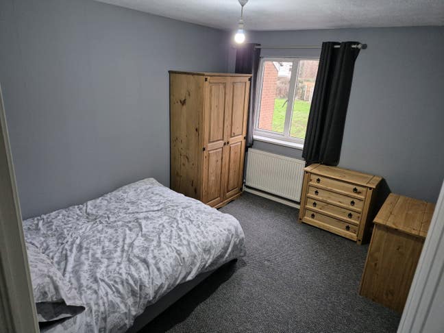 Quiet Double Room – All Bills Included (Non-HMO) Main Photo