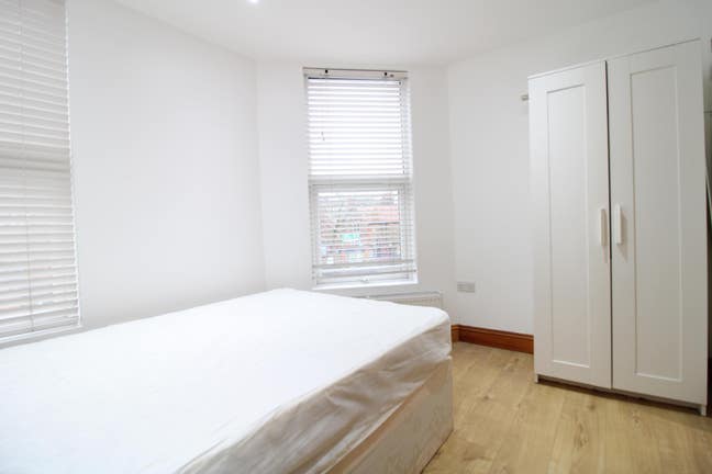 Spacious Rooms With Own Private Showers! Main Photo