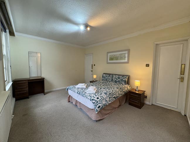 Spacious One Bedroom Flat in Reeves Mews Mayfair Main Photo