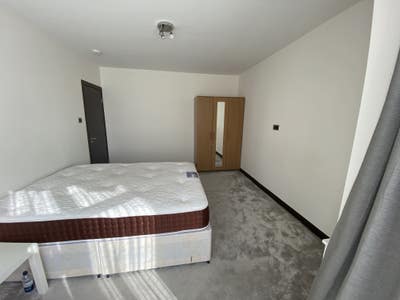 Marvelous Double Room in Wembley Available Now!! Main Photo