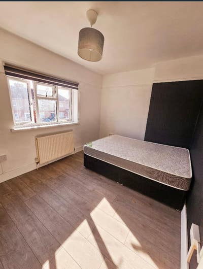 Double bedrooms available  Main Photo