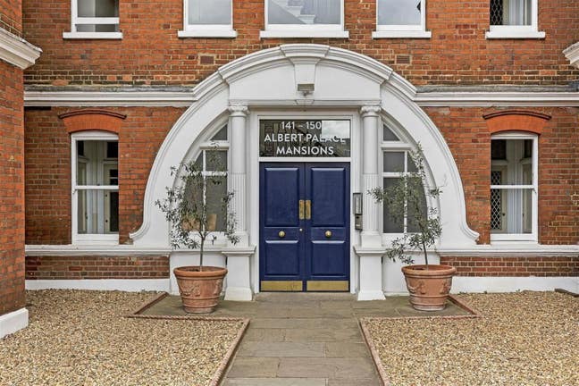 Beautiful Double Room beside Battersea Park Main Photo