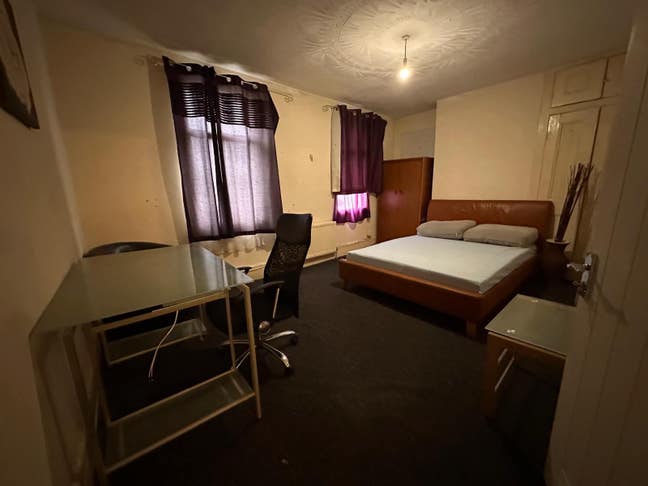 Very large room available for students  Main Photo