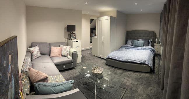 Self contained flat with shared entrance Main Photo