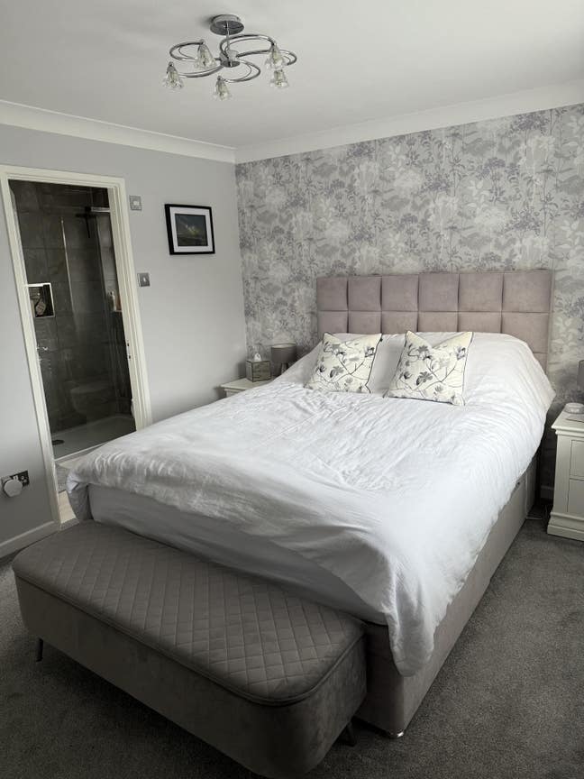 Double en-suite room available PL6 Main Photo