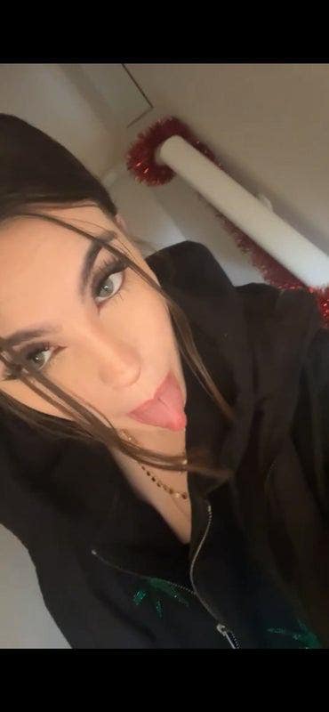 Hi I’m Saphire and looking to move to London  Main Photo