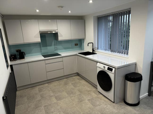 Double room to let  Main Photo
