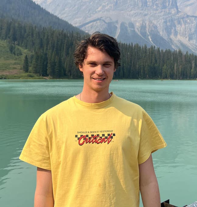 Professional seeking double room  Main Photo