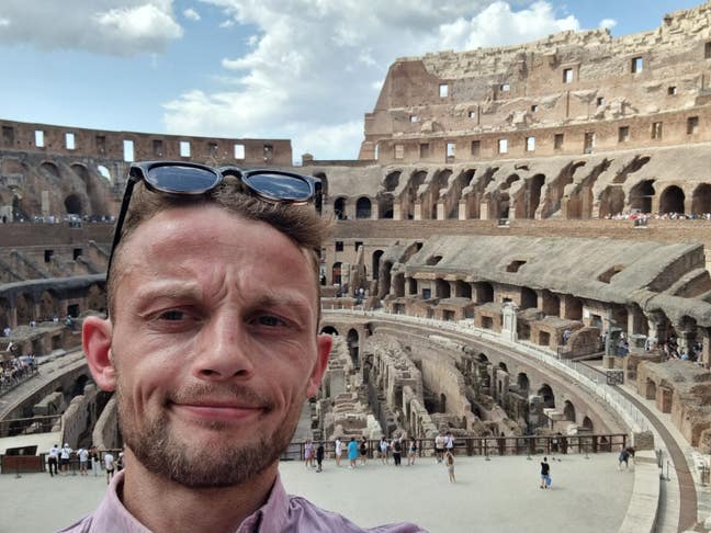  29 year old professional male looking for a room  Main Photo