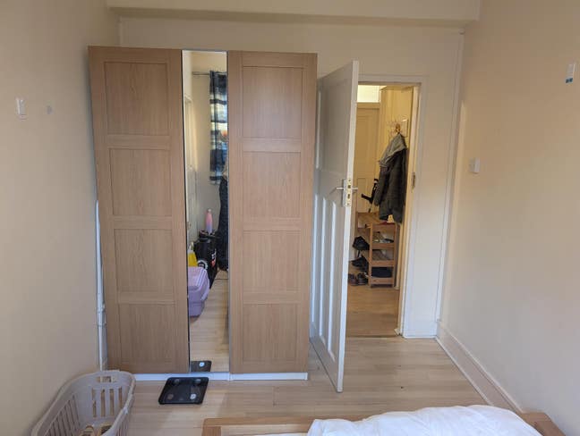 Double room in nice flat Main Photo